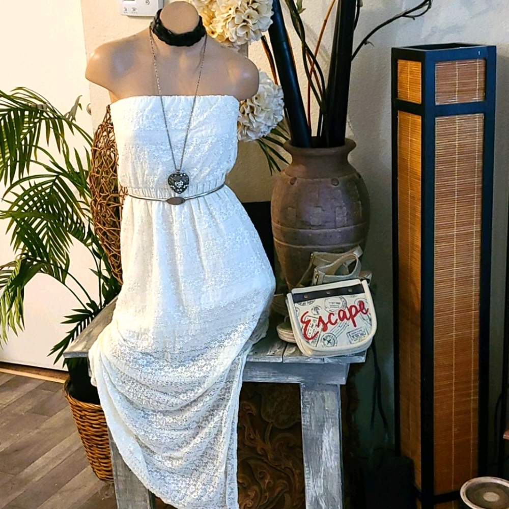 SALE TODAY BEAUTIFUL LACE LONG SMALL DRESS MEDIUM - Picture 1 of 16